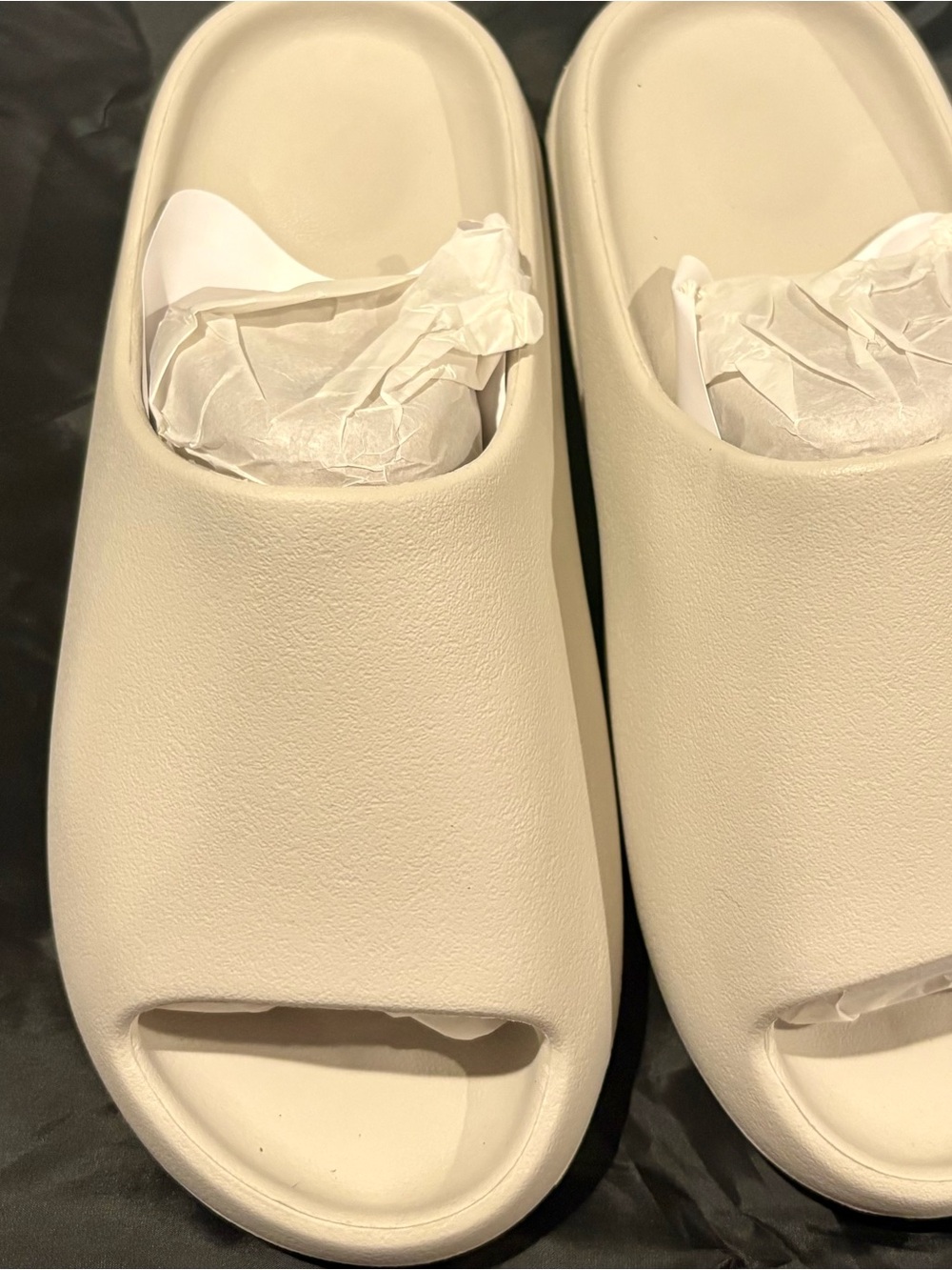 Yeezy Slide Sandals in Cream